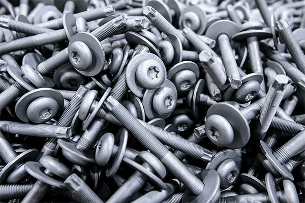 pile of coated metal screws